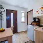 1 Bedroom Beautiful Apartment In Pula Apartmán *