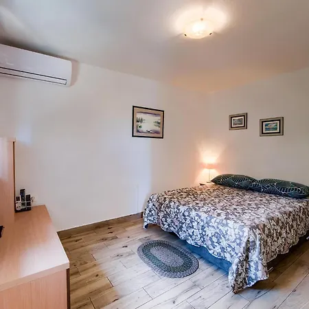 Beautiful In With Wifi Апартаменты