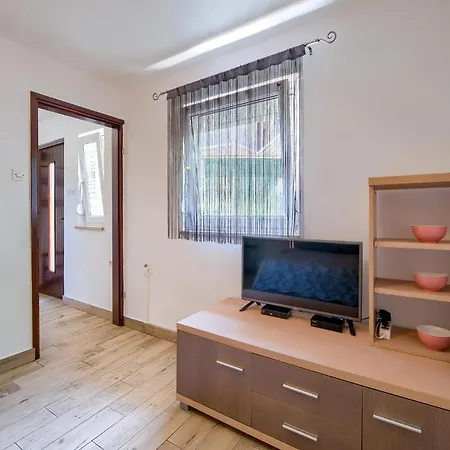 1 Bedroom Beautiful Apartment In Pula Apartment